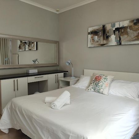 D'Urbanmist Self-Catering Guest House Durbanville Exterior photo